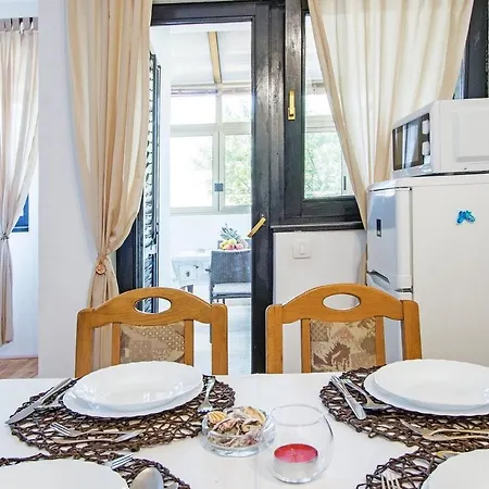 Apartment Lovely Terrace Fažana