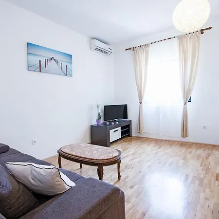 Lovely Terrace Apartment *