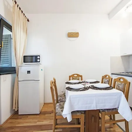 Lovely Terrace Apartment